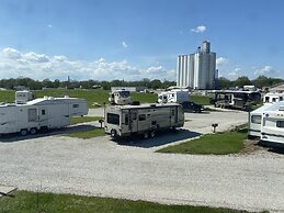 Garnett Hotel & RV Park