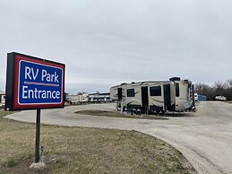 Garnett Hotel & RV Park