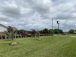 Garnett Hotel & RV Park