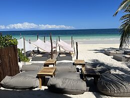 Libelula Tulum Beachfront Hotel