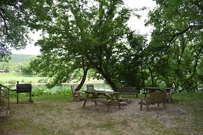 Jack's White River Fishing Resort
