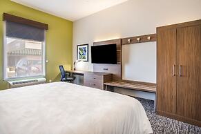 Holiday Inn Express & Suites Tulsa East - Catoosa, an IHG Hotel