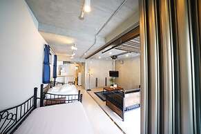 Laffitte Hirai Condominium Hotel