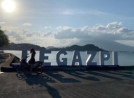 Dream-Big Eco Hostel