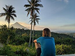 Dream-Big Eco Hostel