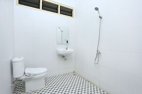 OYO 2268 Tim-tim Homestay SyariahNearUniversitas Gadjah Mada