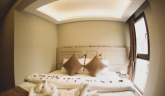 X-Nellyi Boutique Hotel