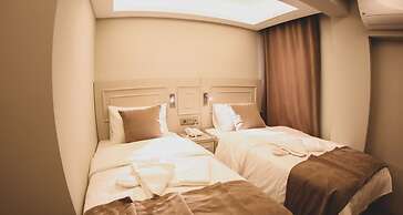 X-Nellyi Boutique Hotel