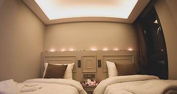 X-Nellyi Boutique Hotel