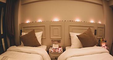 X-Nellyi Boutique Hotel