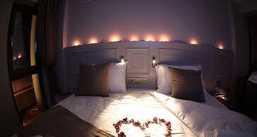 X-Nellyi Boutique Hotel