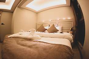 X-Nellyi Boutique Hotel