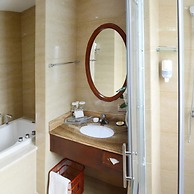 Southeast Huadu Hot Spring Hotel