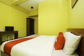 OYO 2493 Lotus Hotel Syariah