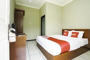 OYO 2493 Lotus Hotel Syariah
