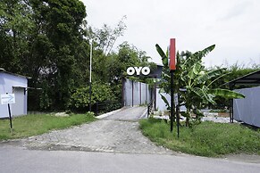 OYO 2493 Lotus Hotel Syariah