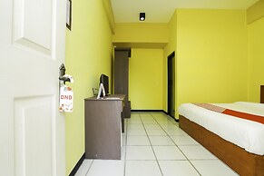 OYO 2493 Lotus Hotel Syariah