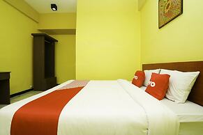 OYO 2493 Lotus Hotel Syariah