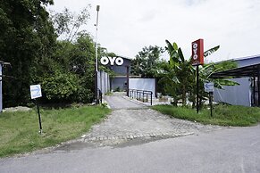 OYO 2493 Lotus Hotel Syariah