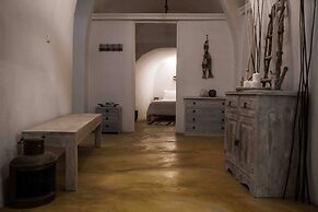 The Grand Cave House