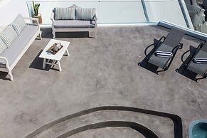 The Grand Cave House