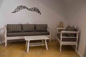 The Grand Cave House