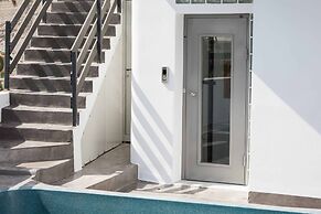 The Grand Cave House