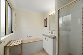 Fabulous Pet Friendly Family Home - 3 Carribean Court