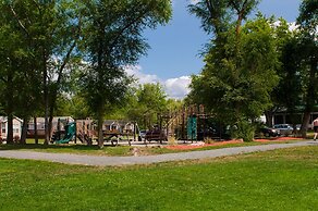 Great Blue Resorts - Woodland Estate