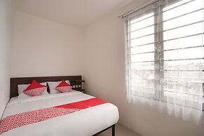 Super OYO 2183 Cibeureum Residence