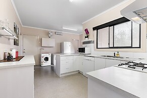 The Gazebo Place - Spacious 4 Bedroom near Murray River