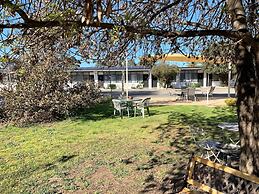 The Gazebo Place - Spacious 4 Bedroom near Murray River