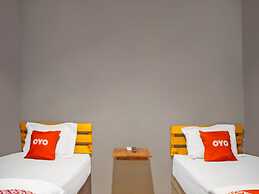 OYO 990 Stadion Residence Syariah