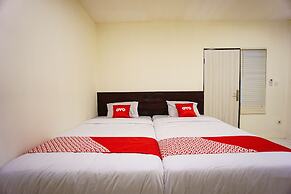 Super OYO 1838 COZY Home