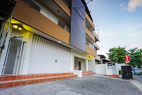 Super OYO 1838 COZY Home