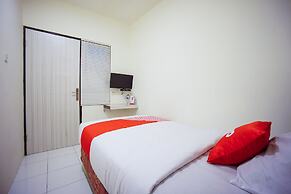 Super OYO 1838 COZY Home