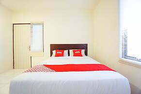Super OYO 1838 COZY Home