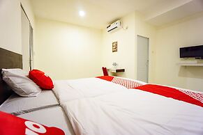 Super OYO 1838 COZY Home