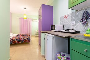 Ni-Mar Studios & Apartments