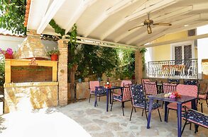 Ni-Mar Studios & Apartments