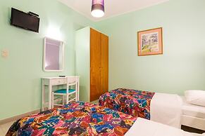 Ni-Mar Studios & Apartments