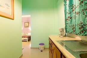 Ni-Mar Studios & Apartments