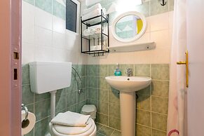 Ni-Mar Studios & Apartments