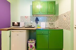 Ni-Mar Studios & Apartments