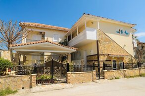 Ni-Mar Studios & Apartments