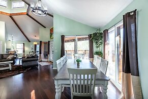 SmokyStays Swiss Cottage Chalet