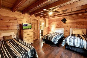 SmokyStays Swiss Cottage Chalet