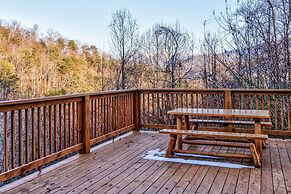 SmokyStays Swiss Cottage Chalet