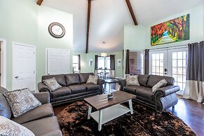 SmokyStays Swiss Cottage Chalet