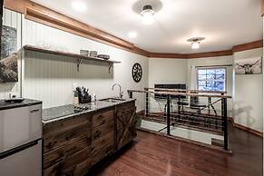 SmokyStays Swiss Cottage Chalet